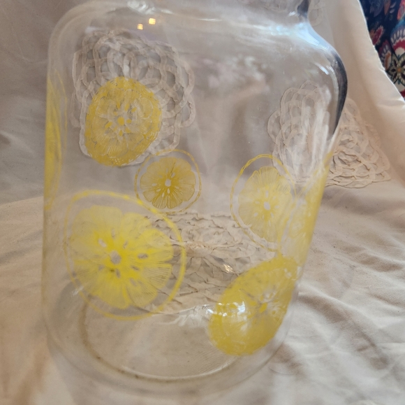 Pyrex Lemonade Pitcher Carafe with Lid - Picture 3 of 8